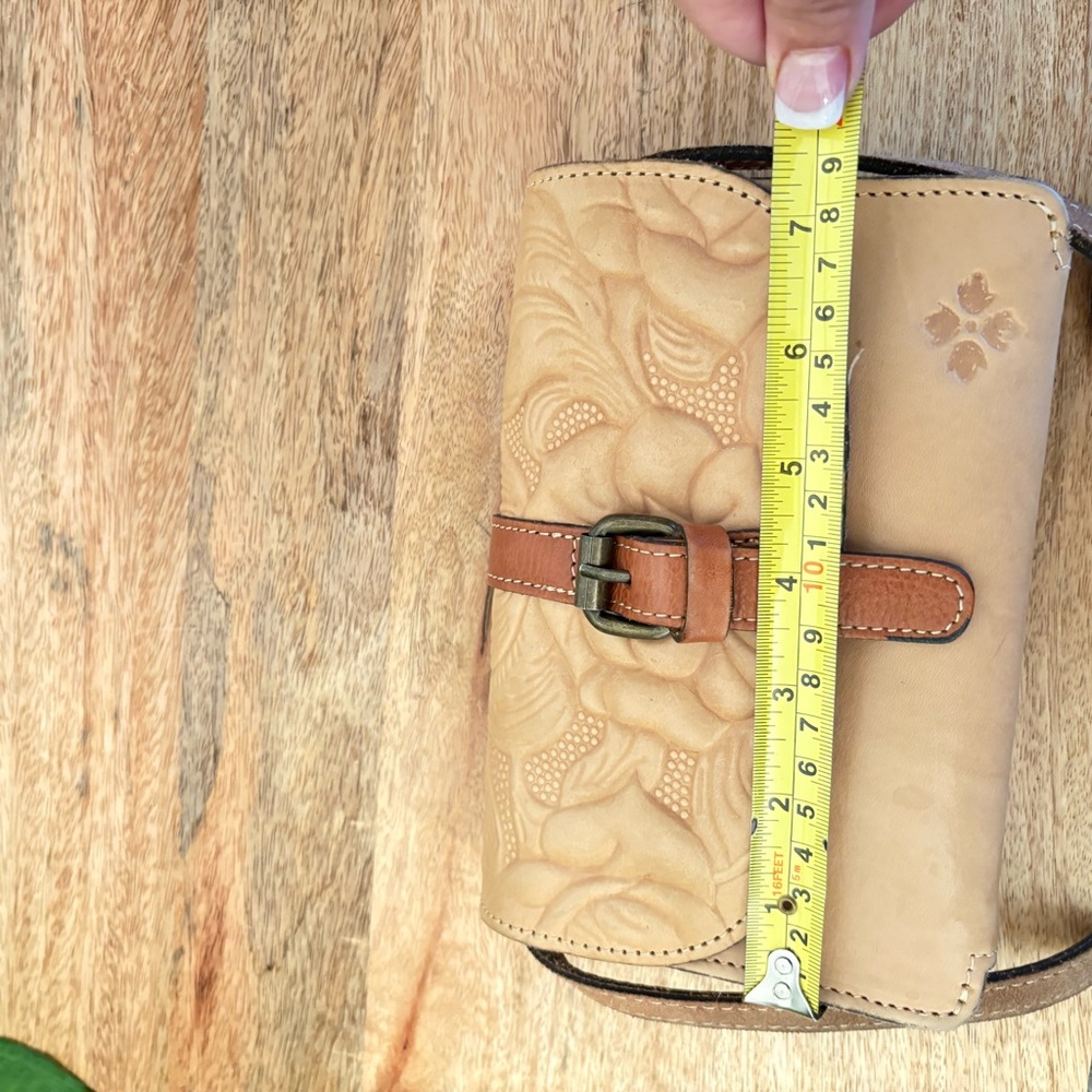 Patricia Nash Elegant Tan Leather Crossbody Bag - Picture 3 of 7